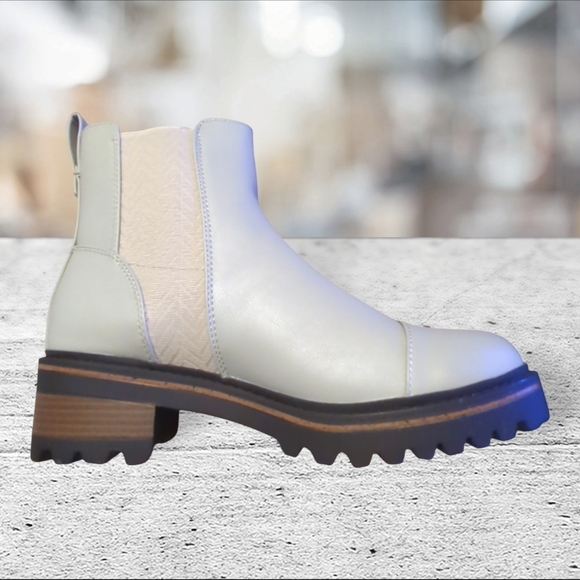 Mirette Chelsea Boots By Journee Gray Size 9 - Picture 4 of 15